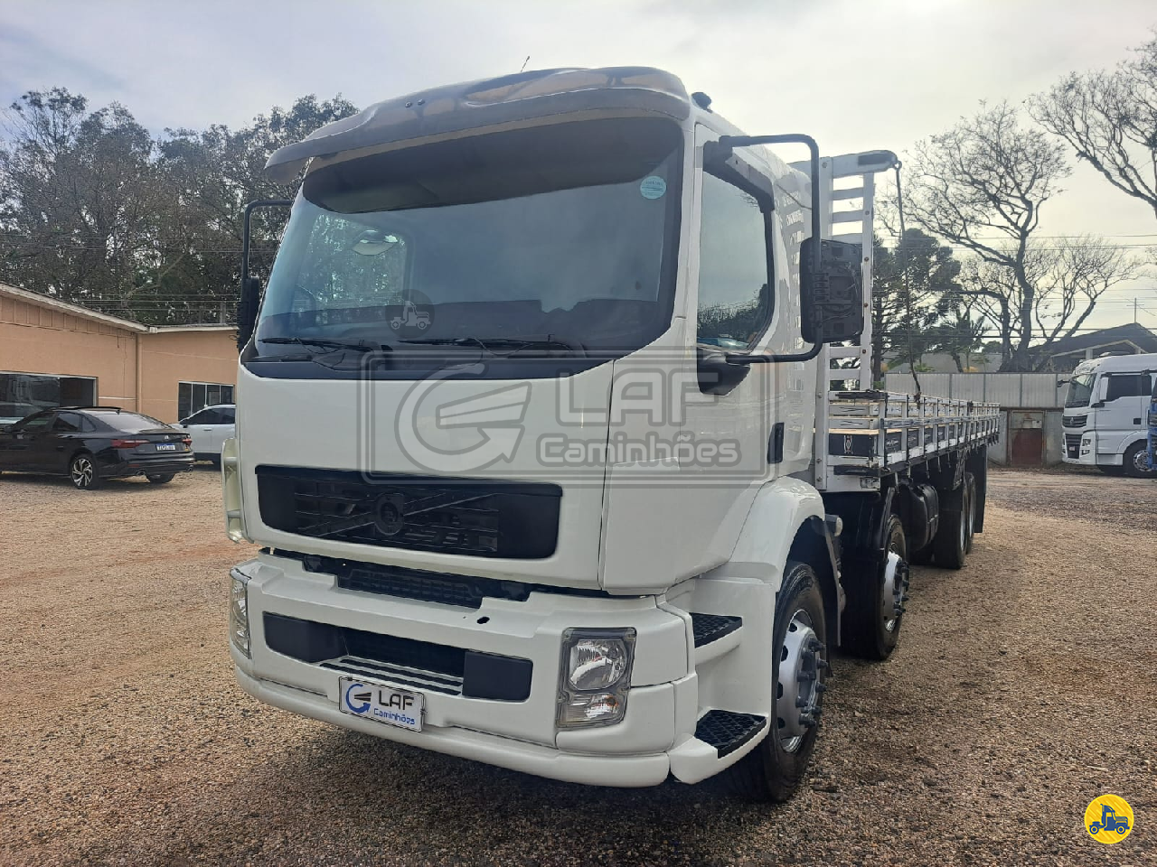 CAMINHAO VOLVO VOLVO VM 270 Carga Seca BiTruck 8x2 LAF Caminhões CURITIBA PARANÁ PR